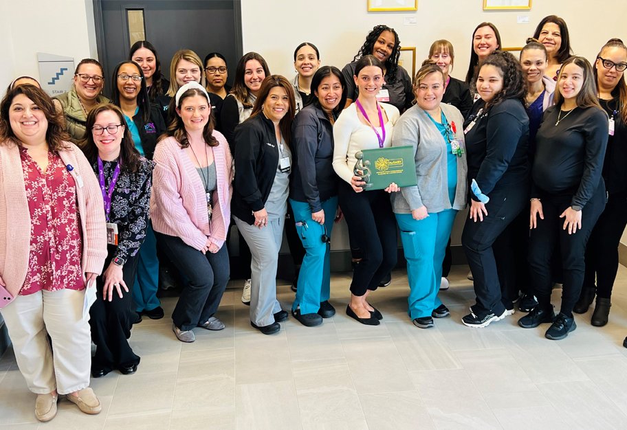Taressa Jones recognized as DAISY Nurse Leader Award honoree, photo of whole team, group